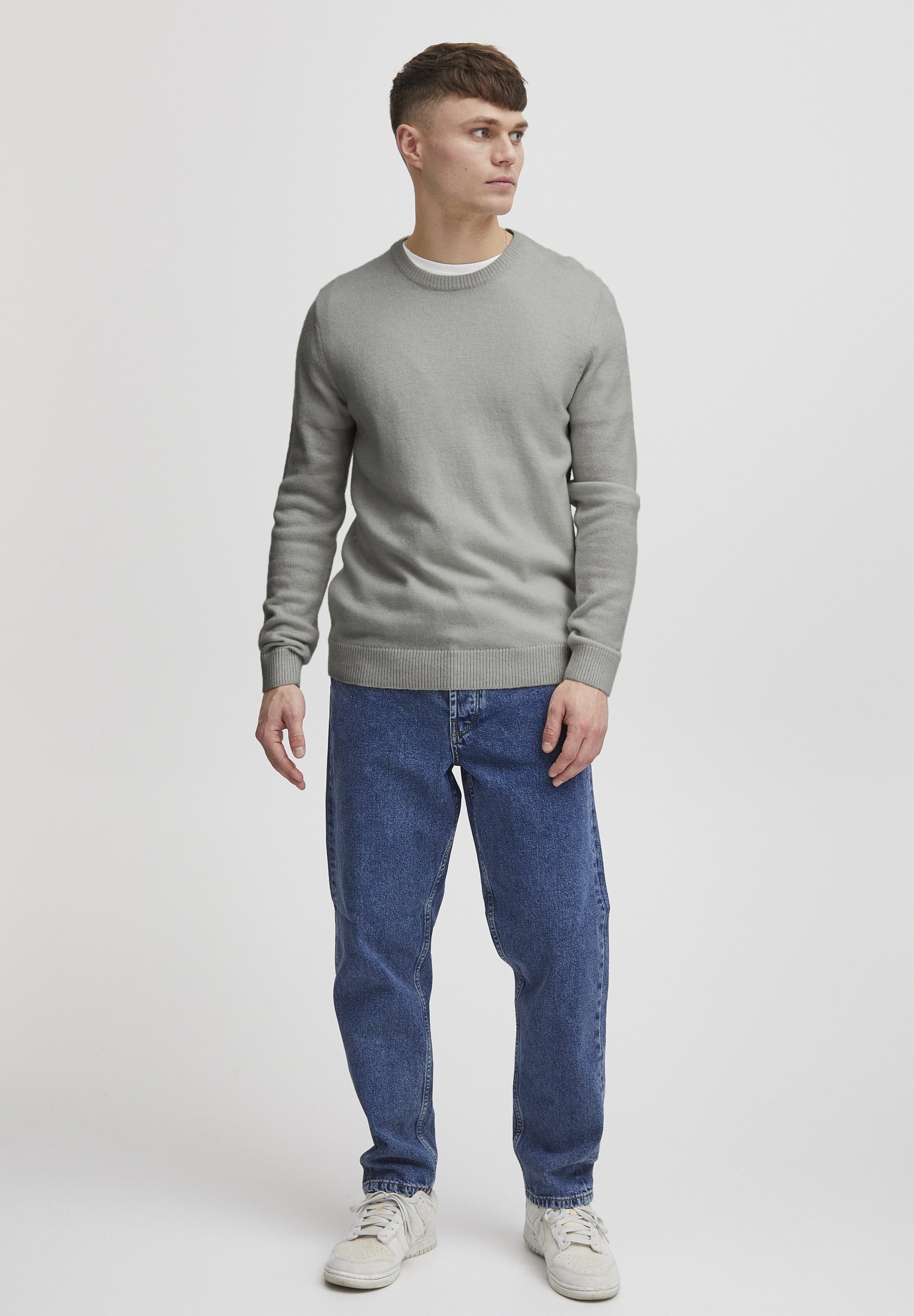 Solid Dyllon pullover